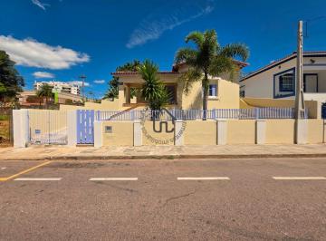 Casa · 140m² · 2 Quartos · 2 Vagas · Casa térrea para locação no centro da cidade de Vinhedo.