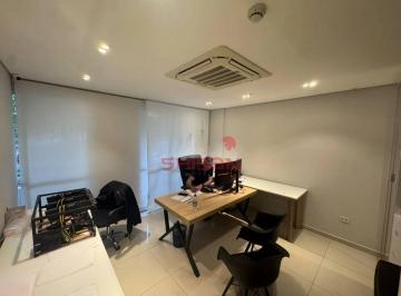 ed61a21d931814345c0e72e00fd29717743c6832 · Conjunto comercial com 55m2, boa iluminação natural e vista para área arborizada