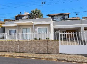 Casa · 184m² · 3 Quartos · 1 Vaga · Casa com 3 quartos, sendo 1 suíte, e piscina à venda no bairro Capitais, em Timbó