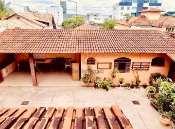 Casa · 305m² · 6 Quartos · 4 Vagas · Casa para venda em Castelo de 305.00m² com 6 Quartos, 1 Suite e 4 Garagens