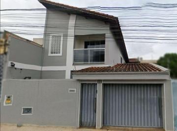 Casa de 2 quartos, Pouso Alegre · Sobrado c/ 195m² em Pouso Alegre/MG