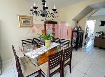 13749_1781722703220.jpg · Casa no Santa Regina - 130m² - 2 Demi-Suítes - Espaço Gourmet - 2 Vagas - Livre de Enchente