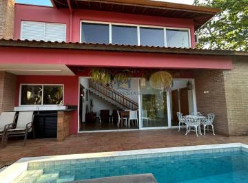 Casa · 327m² · 3 Quartos · 4 Vagas · Aconchegante casa com amplo quintal, piscina, na linda praia de Pauba!