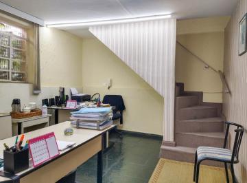 Comercial · 230m² · 10 Quartos · Casa comercial/residencial no Cambuci com 230m², com várias salas, 03 banheiros, quintal e cozinha.