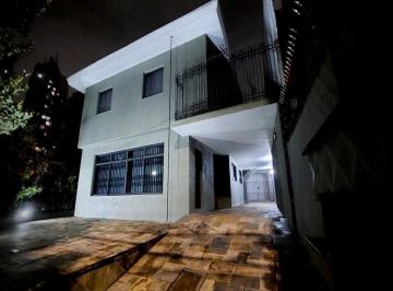Casa · 390m² · 5 Quartos · 4 Vagas · Local tranquilo, casa de esquina com 390m² de área construída com 5 quartos Local tranquilo, c