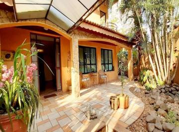 Casa · 460m² · 4 Quartos · 4 Vagas · Casa com iluminação natural em todos os ambientes, suíte master com uma bela varanda. Casa com ilu