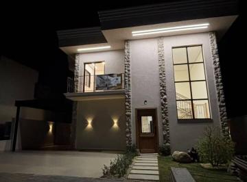 Casa · 300m² · 4 Quartos · 2 Vagas · Casa em Condomínio Portal Lamis – Alto Padrão – R$ 1.980.000 – Financia