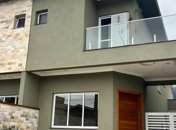 Casa · 160m² · 3 Quartos · 2 Vagas · Sobrado geminado pra locação anual no Cond. Morada da Praia.