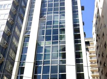 Comercial · 84m² · 4 Vagas · Sala comercial de 84m² com consultório montado - 4 vagas de garagens