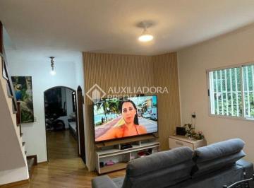 Casa · 215m² · 4 Quartos · 2 Vagas · Sobrado de esquina à venda com churrasqueira