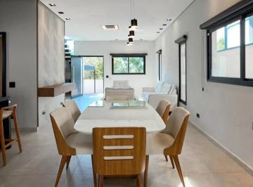 Casa de 3 quartos, São José dos Campos · Casa à venda com 228m² 3 Quartos sendo todas suíte em São José dos Campos - SP