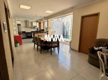 d6306a2e294062742ef7e691c354615826906f7a · Casa 4 Quartos com 191 m² por R$ 990 mil
