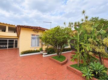 Casa · 74m² · 4 Quartos · 8 Vagas · Casa Bifamiliar com 4 Quartos, Espaço Gourmet e Garagem para até 8 Carros em Vila Kosmos – RJ