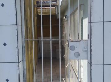 Casa · 40m² · 1 Quarto · Casa independente de 1 dormitório sala com cozinha, banheiro área de serviço