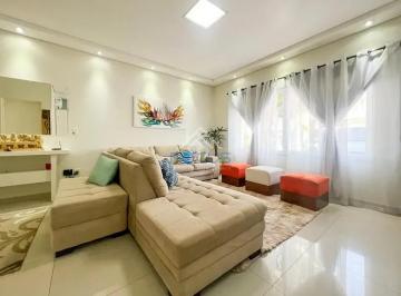 Casa en Venda de 3 quartos Jardim Carolina · Casa para venda em Jardim Carolina de 244.00m² com 3 Quartos, 3 Suites e 6 Garagens
