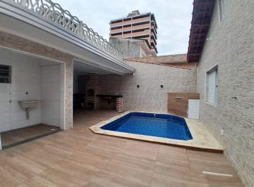 2ba3427873698832d8590ac293c86d26e07e26e9 · Casa com piscina à venda com 03 dormitórios no Bairro Ocian - Praia Grande / SP