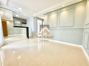 Sala · Apartamento reformado c/ 2 quartos, móveis planejados e 3º andar próximo ao Shopping Pátio!!!