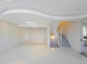 Casa de 3 quartos, Barueri · Sobrado à Venda em Barueri