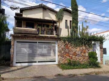 Casa de 4 quartos, Gama · R$ 890 Mil: Sobrado no Gama com 4 Quartos, 3 Suítes e Garagem para 4 Carros