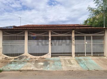 Casa · 196m² · 4 Quartos · 4 Vagas · Seu Novo Lar em Ceilândia Norte: Conforto e Estilo