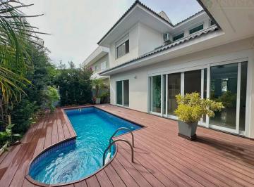 f168976b8db40d2652e52ce5d4b39324007b182e · Casa com piscina condomínio fechado em Florianópolis
