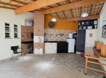 Casa de 3 quartos, Valinhos · Casa à venda 170m² com 3 Quartos sendo 1 suíte em Valinhos - SP