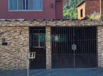 Casa · 140m² · 4 Quartos · 2 Vagas · Casa à venda em Vila São Jorge, Santos: 140m², 4 dormitórios, 2 banheiros, por R$240.000,00. Confira