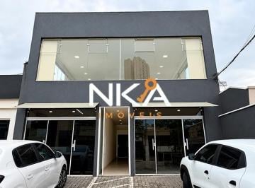 Comercial · 32m² · SALA COMERCIAL C/ FACHADA BLINDEX EM AVENIDA.
