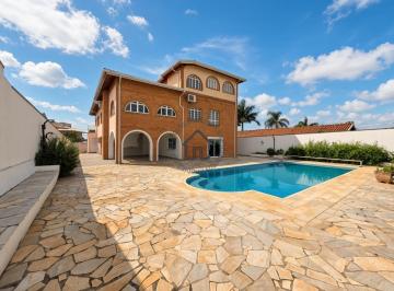 Casa · 672m² · 3 Quartos · 6 Vagas · Casa de aluguel com 3 quartos no Condomínio Marambaia em Vinhedo.