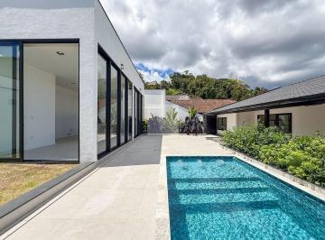 Casa · 267m² · 3 Quartos · 2 Vagas · Casa térrea com piscina no Bairro Agua verde em Blumenau-SC