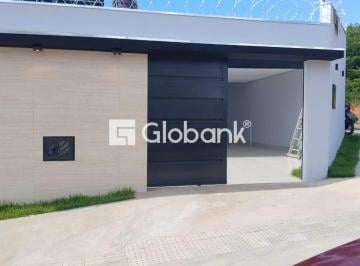 Photo 1 · Casa à venda em Montes Claros (Ibituruna) – 3 quartos, suíte, piscina e 4 vagas