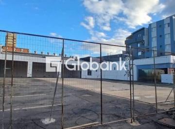 Fachada · Área comercial para venda e locação, centro com 1949m², com 4 banheiros.