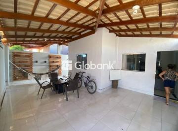 rea Externa · Casa à venda em Acácias com 61m², 3 Quarto(s) e 2 Vaga(s).