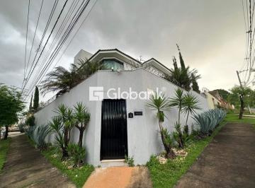 Fachada · Casa para aluguel no bairro Ibituruna, em Montes Claros-MG, 05 Quarto(s)