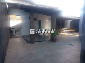 Quintal e  rea gourmet | Foto_migracao | 1 · Casa em Montes Claros, no bairro Ibituruna, à venda.