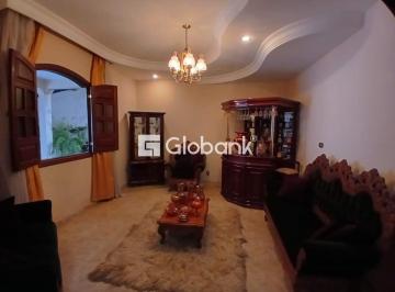 Sala de Estar · Ampla Casa de 2 Pavimentos no Bairro São José - 4 Dormitórios, Suíte e 320m² de