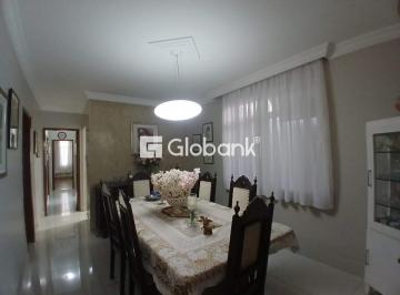 Photo 1 · Casa à venda em Todos os Santos com 200m², 3 quartos e 5 vagas de garagem