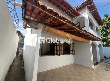 FRENTE DA CASA · Casa à venda em Vila Brasília com 408m², 7 Quarto(s), 5 Suíte(s) e 4 Vaga(s).