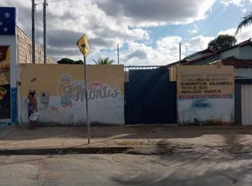Fachada · Lote Murado para Aluguel em Montes Claros - Bairro Maracanã, 300m²