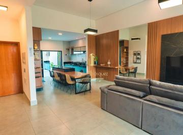 Casa · 250m² · 4 Quartos · 4 Vagas · Casa de 142 m² com 4 dormitórios e quintal gramado no bairro Marambaia em Vinhedo- SP