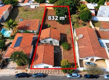 Casa · 832m² · 2 Quartos · 10 Vagas · Casa para venda em Centro de 832.00m² com 2 Quartos e 10 Garagens