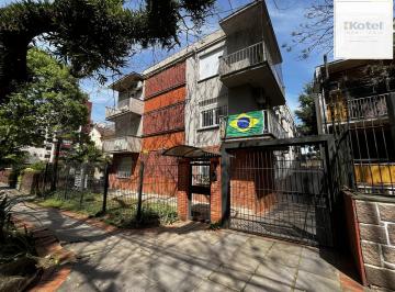 Apartamento · 97m² · 3 Quartos · 1 Vaga · Apartamento térreo de 2 quartos e 1 vaga de garagem no bairro Petrópolis