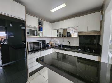 WhatsApp Image 2026-10-26 at 11.38 · Casa em condominio fechado à venda em Palhoça, com Hidromassagem, área gourmet e lago artificial com