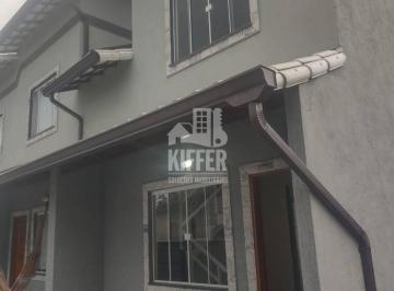 – Conforto e Excelente Localização · Casa com 2 dormitórios para alugar, 70 m² por R$ 2.541,67/mês - Centro - Maricá/RJ