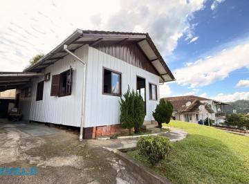 Casa · 89m² · 2 Quartos · 2 Vagas · Casa para alugar na Itoupava Norte, Blumenau, com 2 dormitórios, quintal e garagem. Sozinha no terre