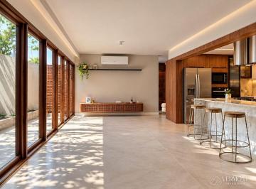 Casa de 4 quartos, Curitiba · Raridade: sobrado de 335 m² em condomínio, Água Verde/Batel, projeto Jaime Lerner