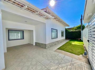 Casa · 155m² · 4 Quartos · 2 Vagas · Casa sozinha em terreno