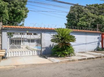 Casa · 195m² · 4 Quartos · 2 Vagas · Sobrado com Piscina e 4 Quartos no Bairro Santa Marta