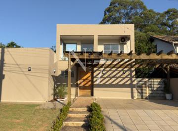 Casa · 300m² · 4 Quartos · 4 Vagas · Casa com 4 Dormitórios, sendo 3 Suítes + Escritório, Área Gourmet e Piscina