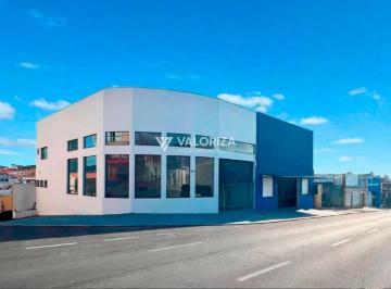 1906114ee6ef16c8e6e173d626cec50dcef35d04 · Galpão Comercial para Locação no Rio Acima, Votorantim, com 327 m², Mezanino e 4 Banheiros